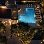 Villa Banana Bay Residence- 4br With Pool,table Tennis,1min From The Sea By Mana Gers Vasilikí