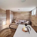 Banana Bay Residence- 4br With Pool,table Tennis,1min From The Sea By Mana Gers Villa Vasilikí
