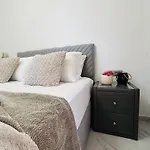 Banana Bay Residence- 4br With Pool,table Tennis,1min From The Sea By Mana Gers Villa