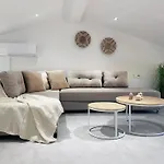 Banana Bay Residence- 4br With Pool,table Tennis,1min From The Sea By Mana Gers Villa