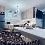 Banana Bay Residence- 4br With Pool,table Tennis,1min From The Sea By Mana Gers Villa
