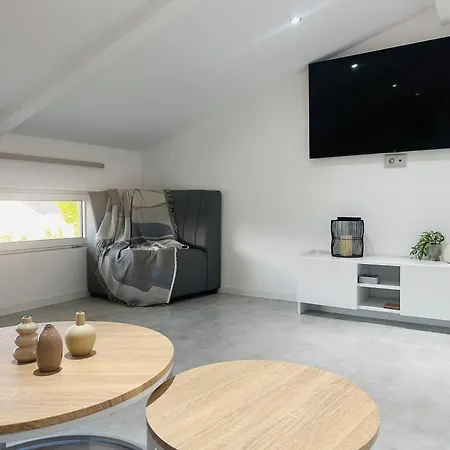 Banana Bay Residence- 4br With Pool,table Tennis,1min From The Sea By Mana Gers Villa *