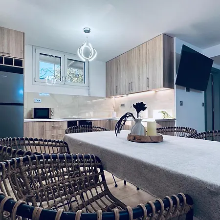 Banana Bay Residence- 4br With Pool,table Tennis,1min From The Sea By Mana Gers Villa