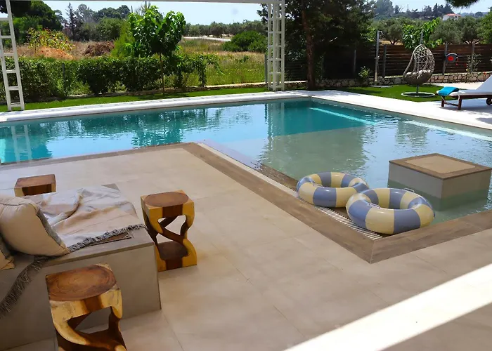 Banana Bay Residence- 4br With Pool,table Tennis,1min From The Sea By Mana Gers
