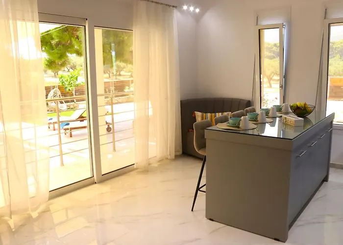 Banana Bay Residence- 4br With Pool,table Tennis,1min From The Sea By Mana Gers ヴィラ